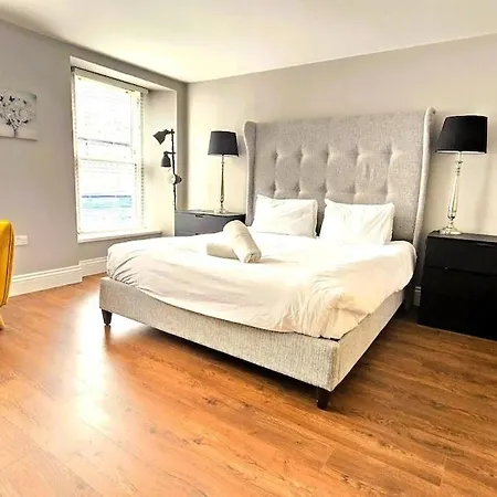 Modern Centre Luxury - Sleeps 6 Apartmán